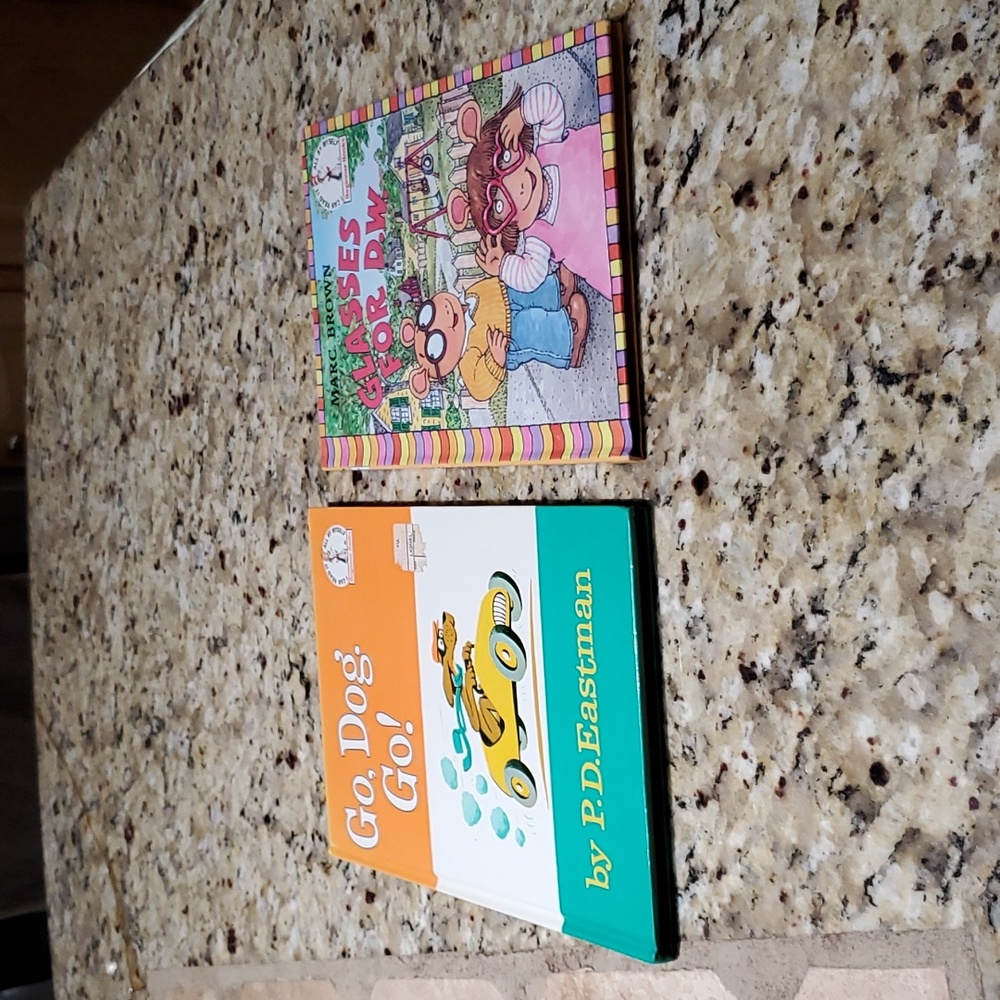 Set 2 Dr Seuss Hardcover Beginner Books Vintage Go, Dog. Go! & Arthur Glasses DW